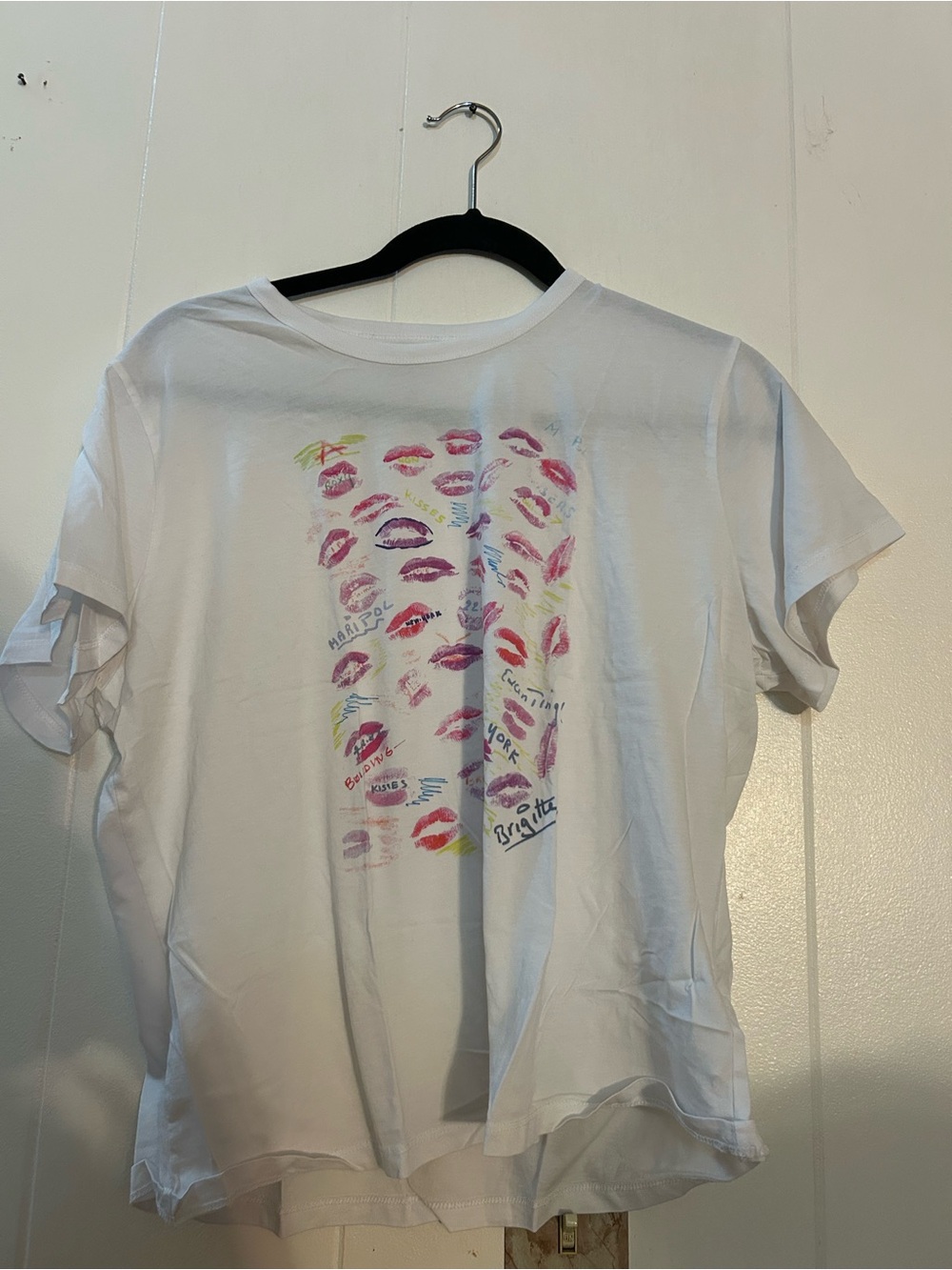 Abercrombie & Fitch White Short Sleeve Tee with Multicolor Lip Print